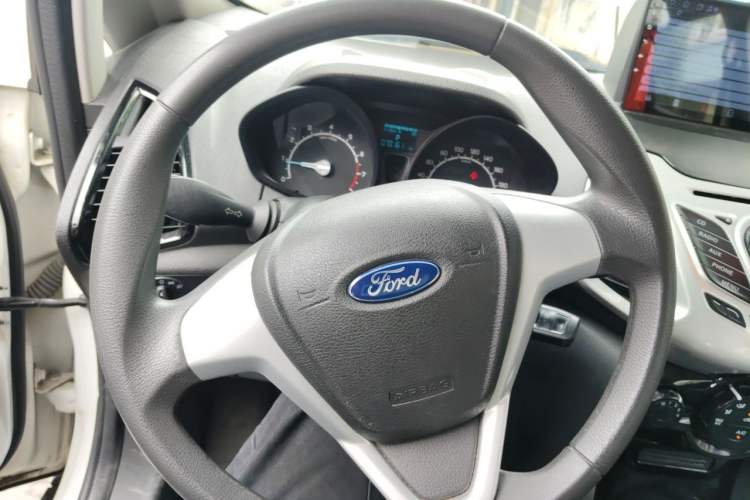 Used Ford EcoSport 2013 1.5L Automatic Fashion Model Steering Wheel