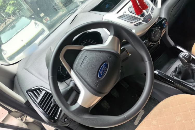 Used Ford EcoSport 2013 1.5L Manual Fashion Model Steering Wheel