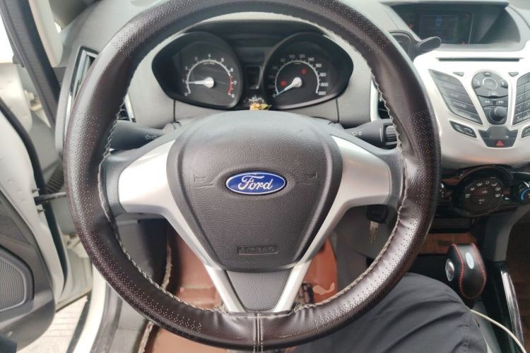 Used Ford EcoSport 2013 1.5L Automatic Fashion Model Steering Wheel