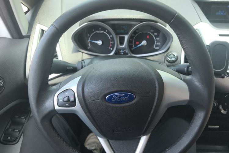 Used Ford EcoSport 2013 1.5L Manual Luxury Model Steering Wheel