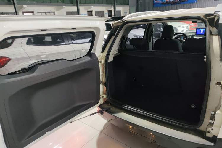 Used Ford EcoSport 2013 1.5L Automatic Prestige Model Trunk