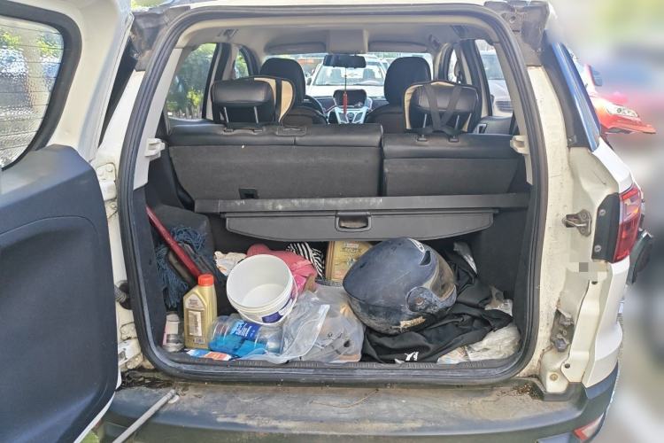 Used Ford EcoSport 2013 1.5L Manual Fashion Model Trunk