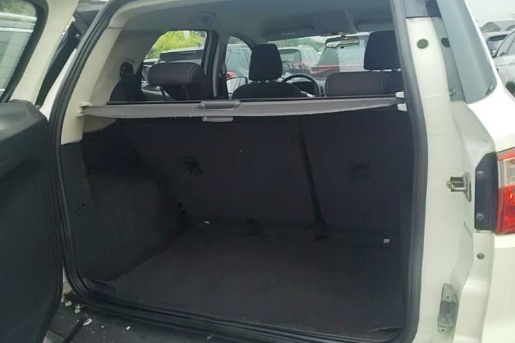 Used Ford EcoSport 2013 1.5L Manual Fashion Model Trunk