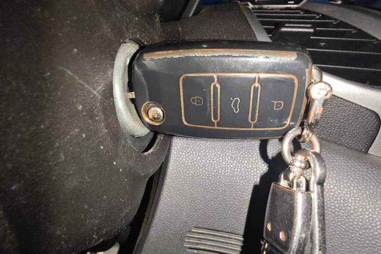 Used Ford EcoSport 2013 1.5L Automatic Fashion Model Vehicle Key