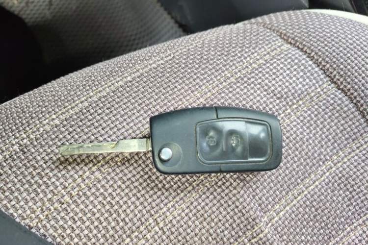 Used Ford EcoSport 2013 1.5L Automatic Fashion Model Vehicle Key