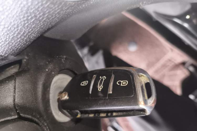 Used Ford EcoSport 2013 1.5L Automatic Fashion Model Vehicle Key