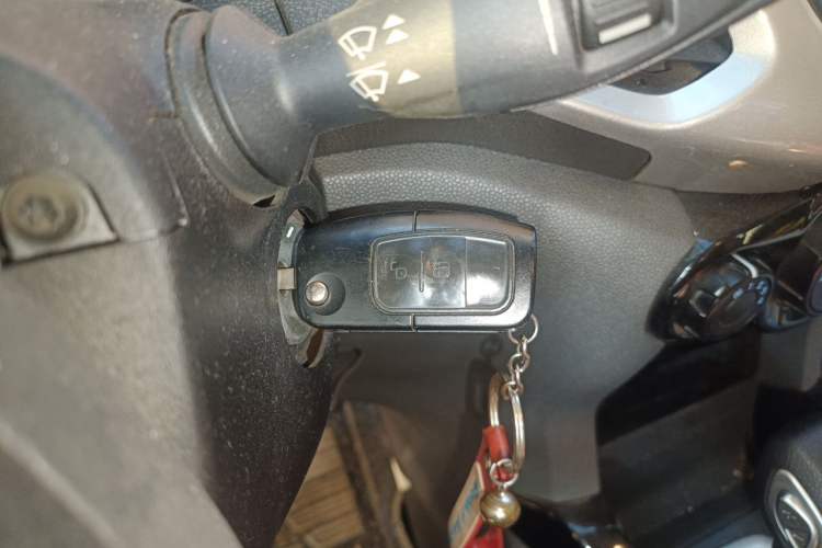 Used Ford EcoSport 2013 1.5L Automatic Fashion Model Vehicle Key