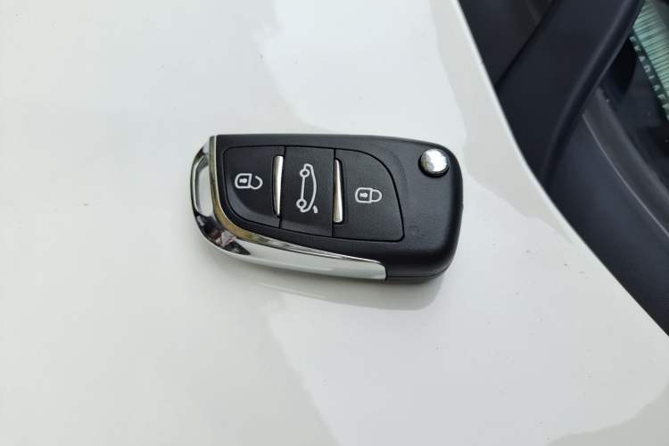 Used Ford EcoSport 2013 1.5L Automatic Fashion Model Vehicle Key