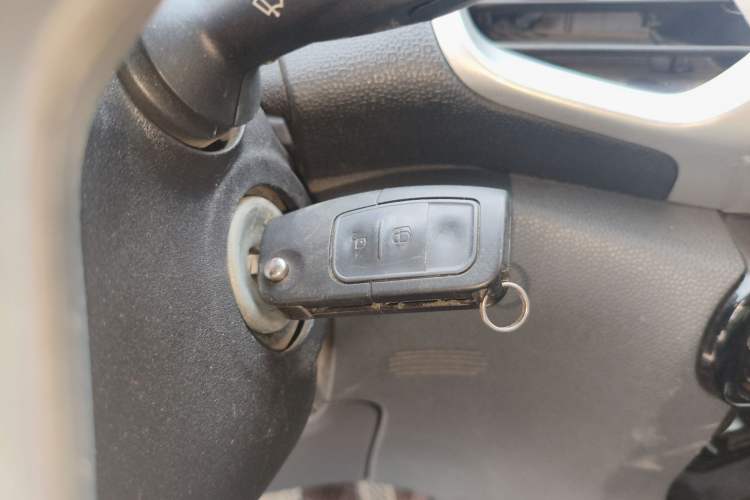 Used Ford EcoSport 2013 1.5L Automatic Fashion Model Vehicle Key