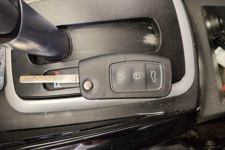 Used Ford EcoSport 2013 1.5L Automatic Fashion Model Vehicle Key