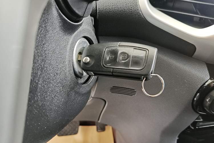 Used Ford EcoSport 2013 1.5L Automatic Fashion Model Vehicle Key
