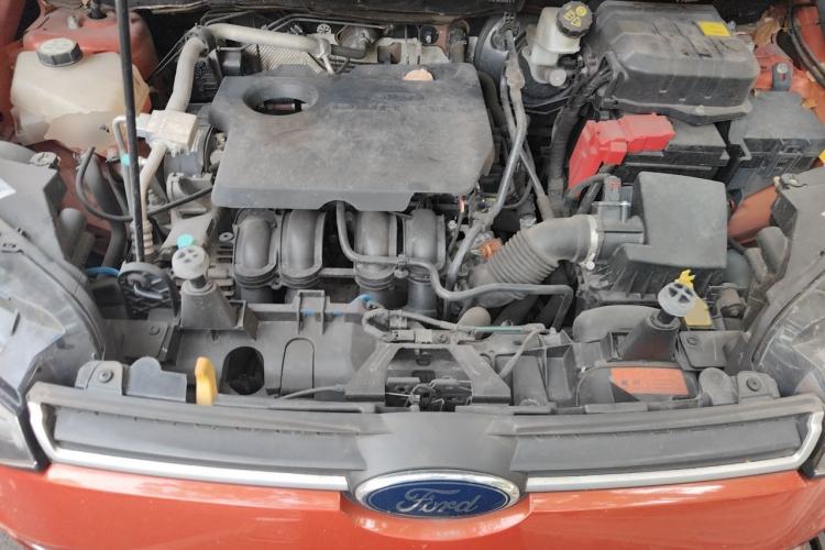Used Ford EcoSport 2013 1.5L Manual Fashion Model Engine Bay