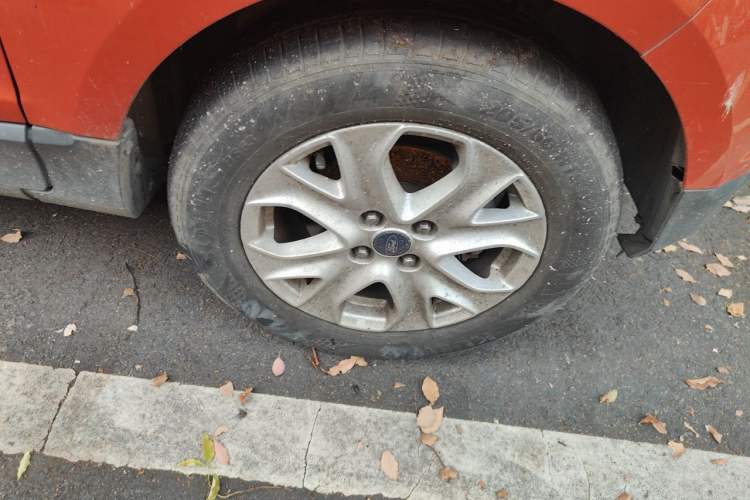 Used Ford EcoSport 2013 1.5L Manual Fashion Model Right Front Wheel Hub