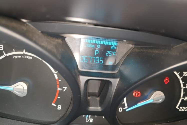 Used Ford EcoSport 2016 1.5L Automatic Sport Collection Edition Odometer Close Up
