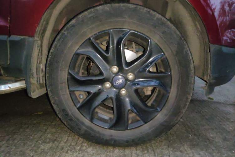 Used Ford EcoSport 2016 1.5L Automatic Sport Collection Edition Right Front Wheel Hub