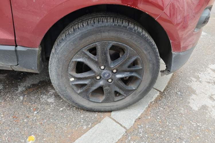Used Ford EcoSport 2016 1.5L Automatic Sport Collection Edition Right Front Wheel Hub