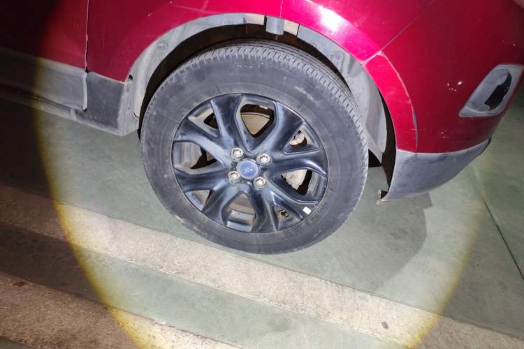Used Ford EcoSport 2016 1.5L Automatic Sport Collection Edition Right Front Wheel Hub