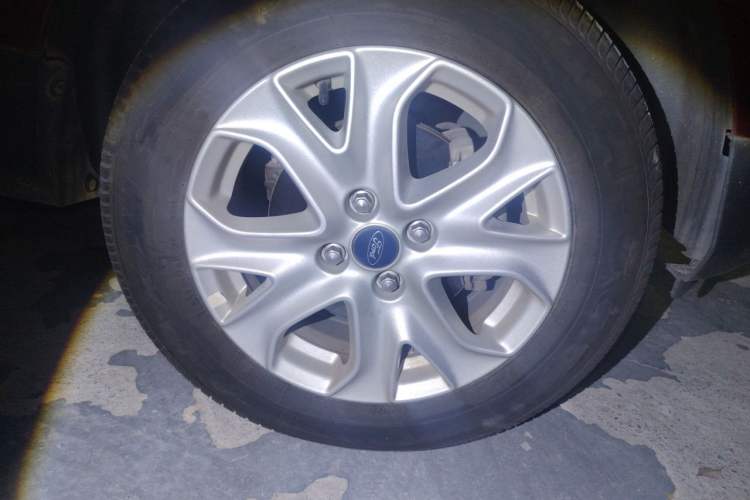 Used Ford EcoSport 2017 1.5L Automatic Trend Model Right Front Wheel Hub