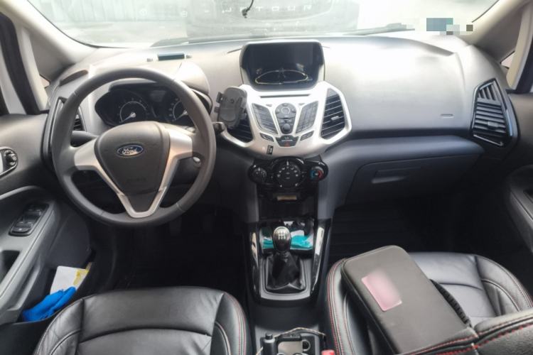 Used Ford EcoSport 2017 1.5L Manual Fashion Model Center Console
