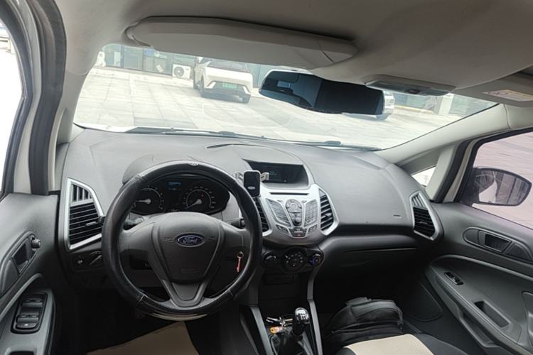 Used Ford EcoSport 2017 1.5L Manual Comfort Model Center Console