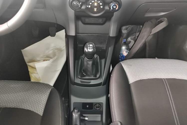 Used Ford EcoSport 2017 1.5L Manual Comfort Model Gear Lever