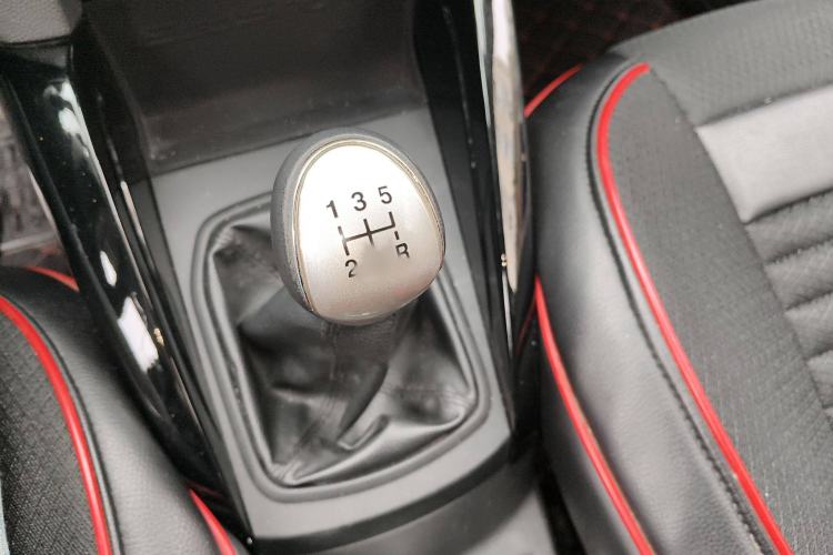 Used Ford EcoSport 2017 1.5L Manual Luxury Model Gear Lever