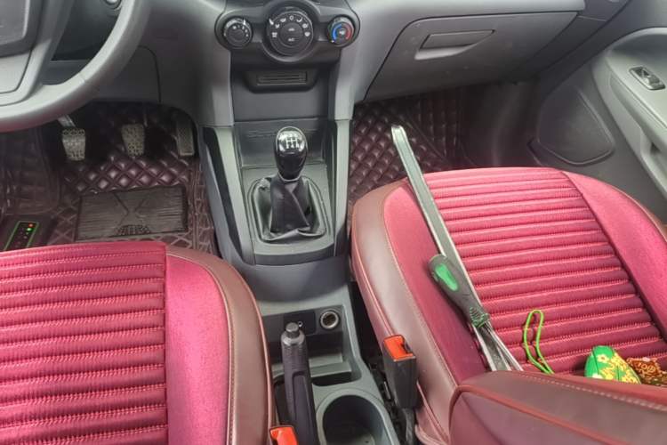 Used Ford EcoSport 2017 1.5L Manual Comfort Model Gear Lever