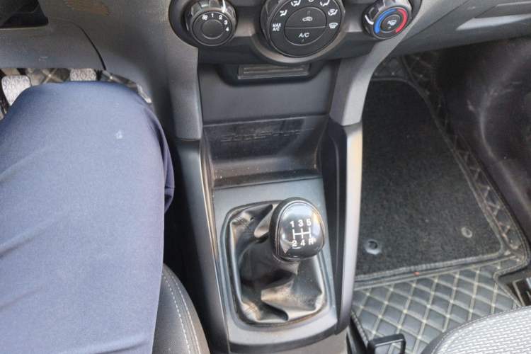Used Ford EcoSport 2017 1.5L Manual Comfort Model Gear Lever