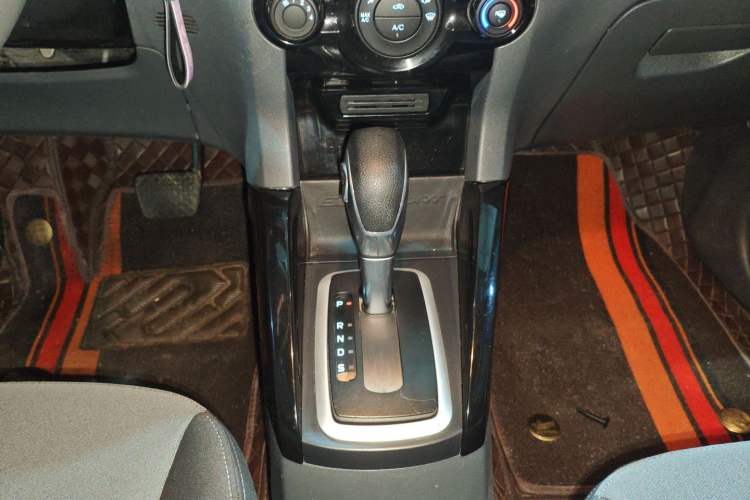 Used Ford EcoSport 2017 1.5L Automatic Trend Model Gear Lever