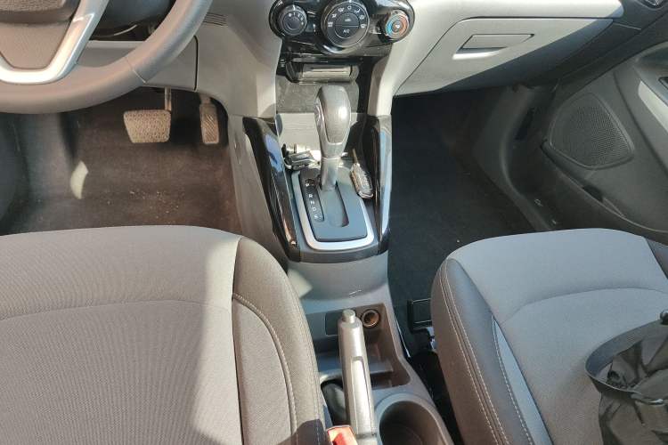 Used Ford EcoSport 2017 1.5L Automatic Trend Model Gear Lever