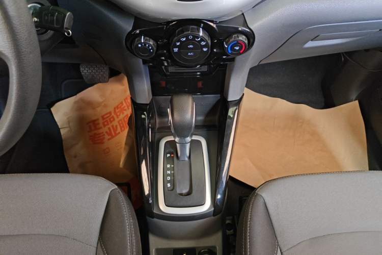 Used Ford EcoSport 2017 1.5L Automatic Trend Model Gear Lever