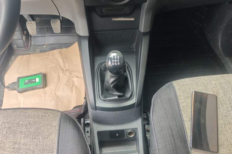 Used Ford EcoSport 2017 1.5L Manual Comfort Model Gear Lever