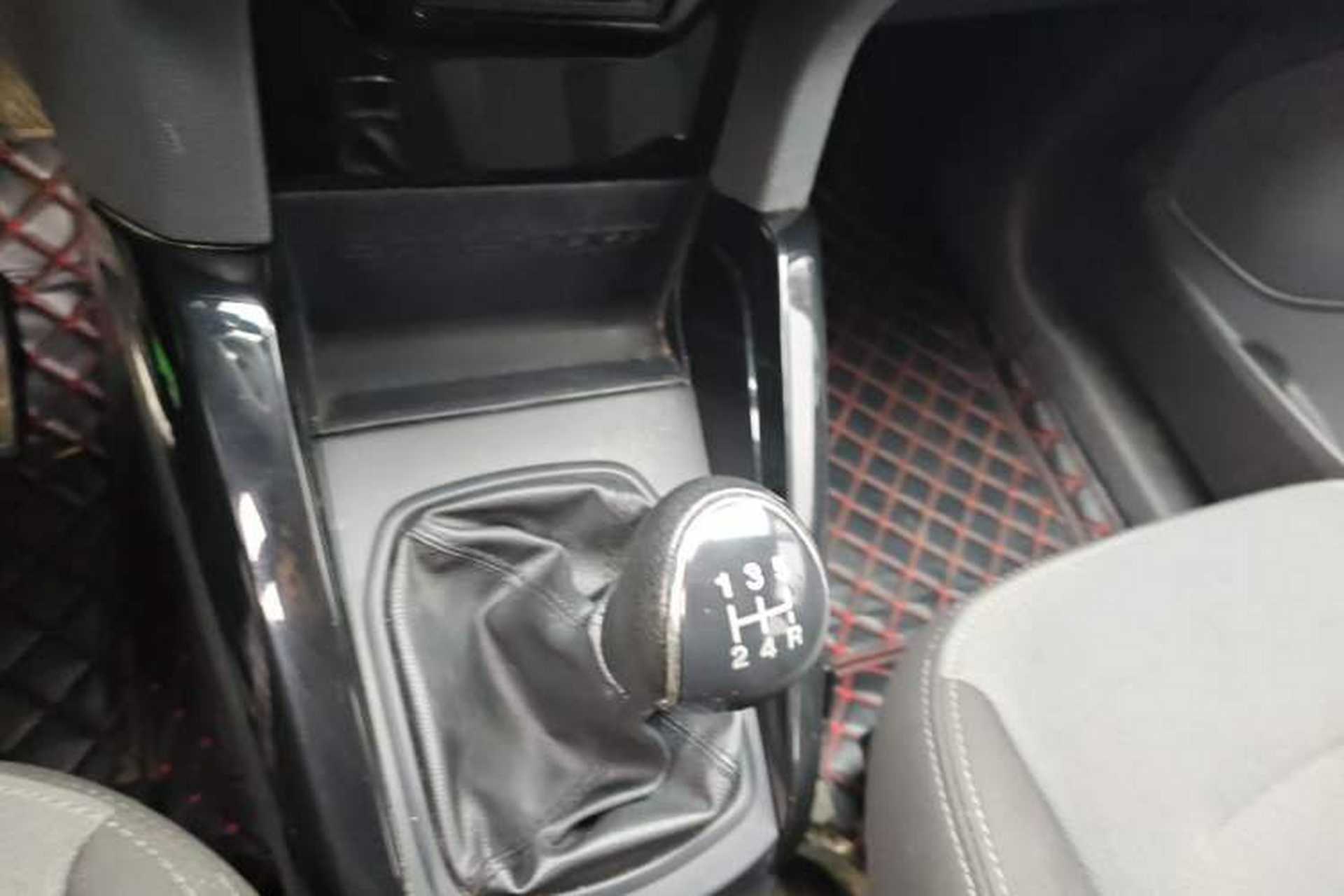 Used Ford EcoSport 2017 1.5L Manual Fashion Model Gear Lever
