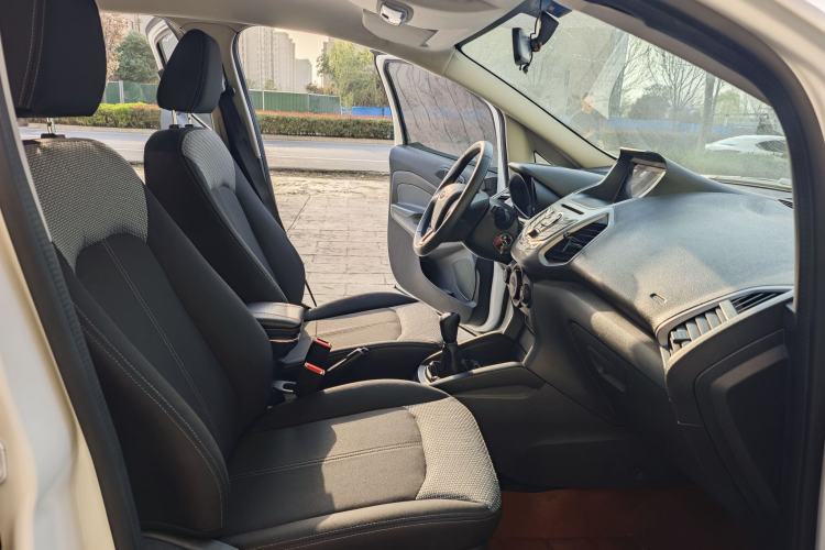 Used Ford EcoSport 2017 1.5L Manual Comfort Model Interior 5