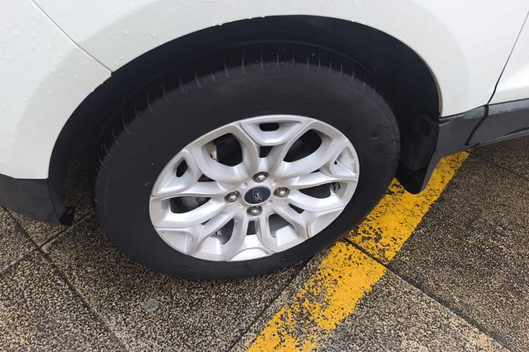 Used Ford EcoSport 2017 1.5L Automatic Prestige Model Left Front Wheel Hub