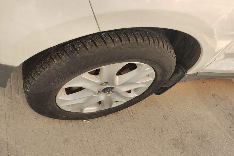 Used Ford EcoSport 2017 1.5L Automatic Trend Model Left Front Wheel Hub