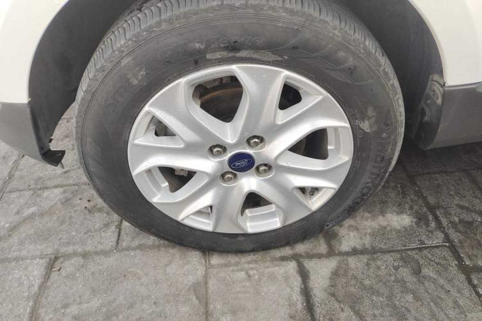 Used Ford EcoSport 2017 1.5L Automatic Trend Model Left Front Wheel Hub