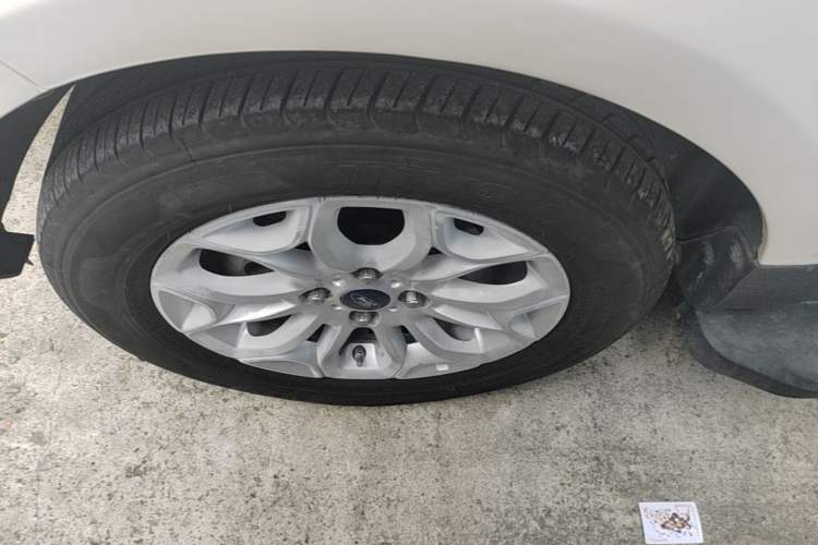 Used Ford EcoSport 2017 1.5L Automatic Prestige Model Left Front Wheel Hub