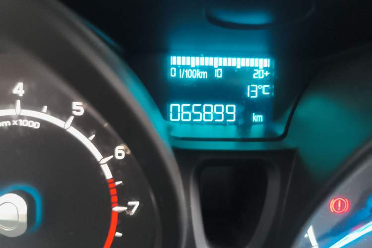 Used Ford EcoSport 2017 1.5L Manual Fashion Model Odometer Close Up