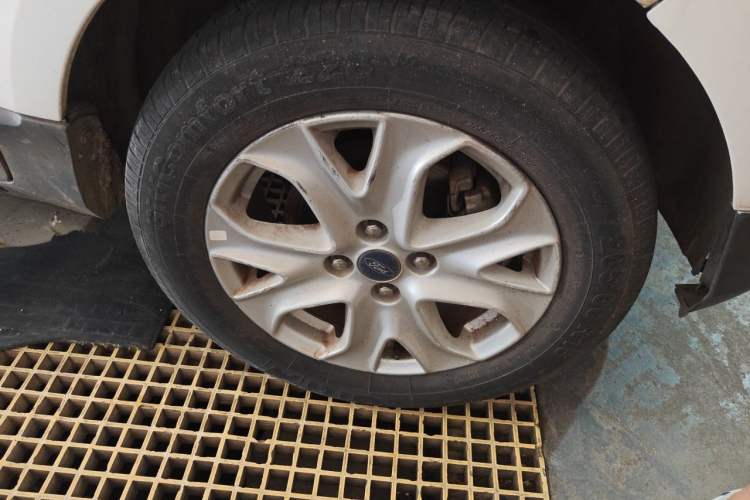 Used Ford EcoSport 2017 1.5L Automatic Trend Model Right Front Wheel Hub