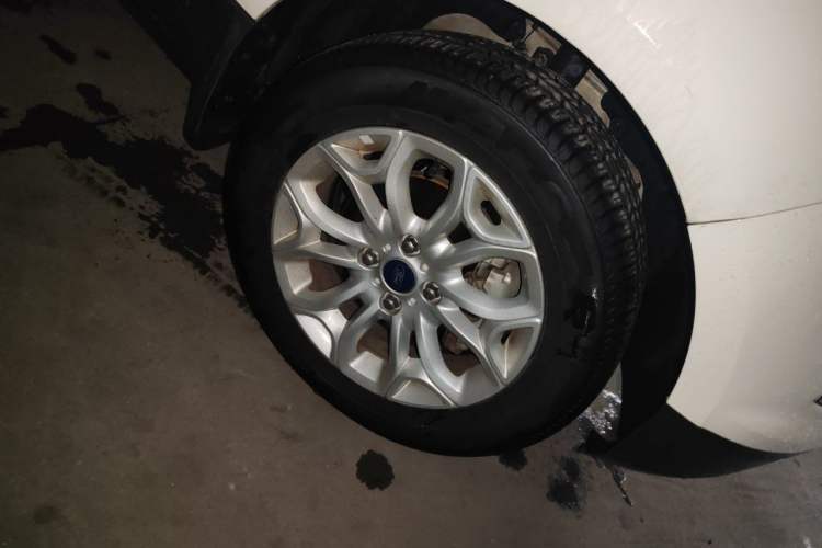 Used Ford EcoSport 2017 1.5L Automatic Prestige Model Right Front Wheel Hub
