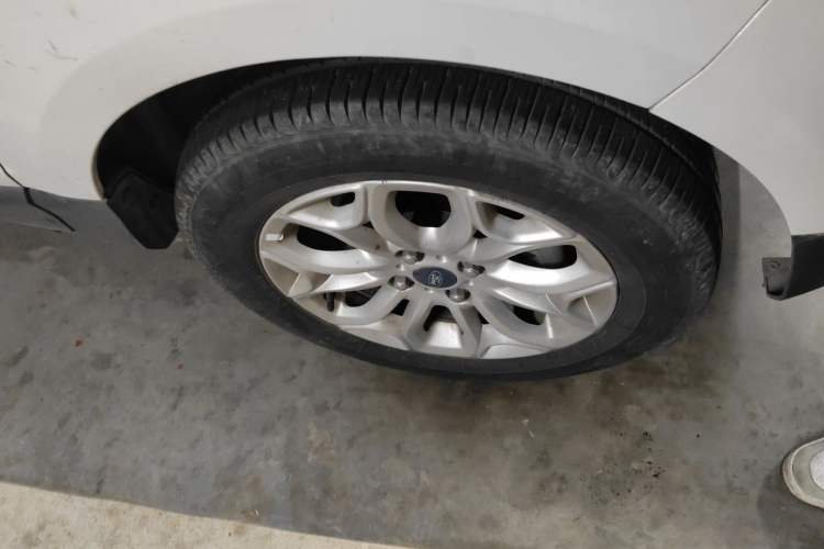 Used Ford EcoSport 2017 1.5L Automatic Prestige Model Right Front Wheel Hub