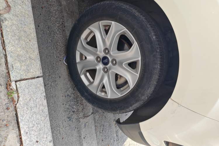 Used Ford EcoSport 2017 1.5L Automatic Trend Model Right Front Wheel Hub