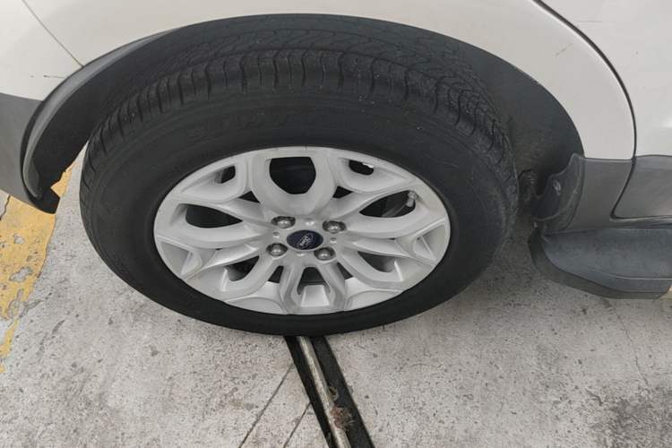 Used Ford EcoSport 2017 1.5L Automatic Prestige Model Right Rear Wheel Hub