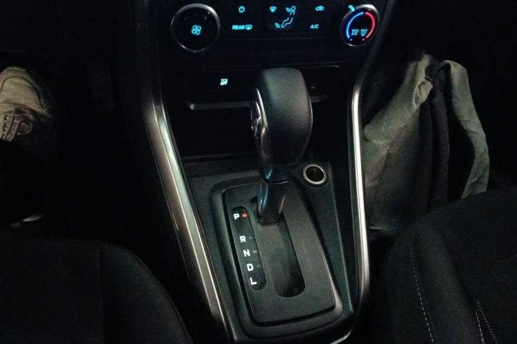 Used Ford EcoSport 2018 1.5L Automatic Platinum Wing Model Gear Lever