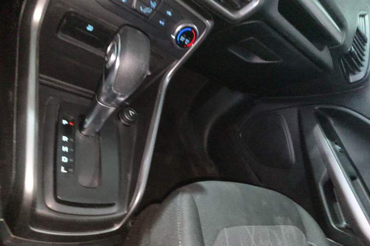 Used Ford EcoSport 2018 1.5L Automatic Platinum Wing Model Gear Lever