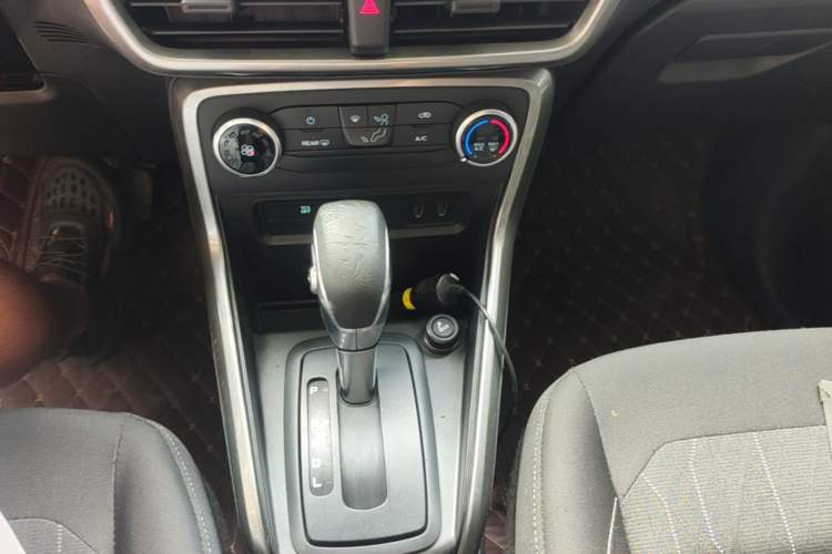 Used Ford EcoSport 2018 1.5L Automatic Platinum Wing Model Gear Lever