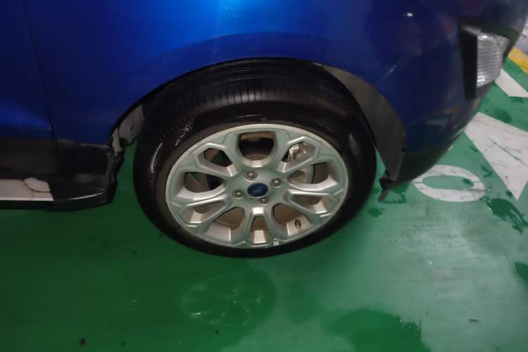 Used Ford EcoSport 2018 1.5L Automatic Platinum Wing Model Right Front Wheel Hub