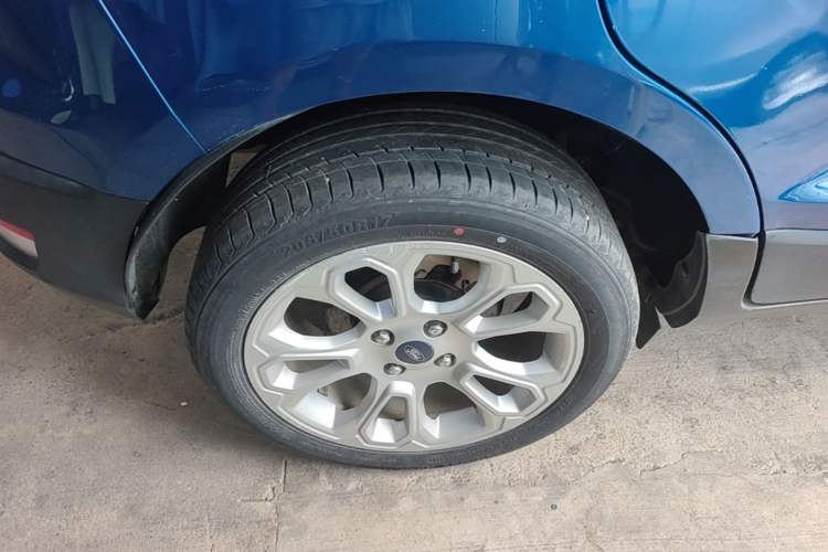 Used Ford EcoSport 2018 1.5L Automatic Platinum Wing Model Right Rear Wheel Hub