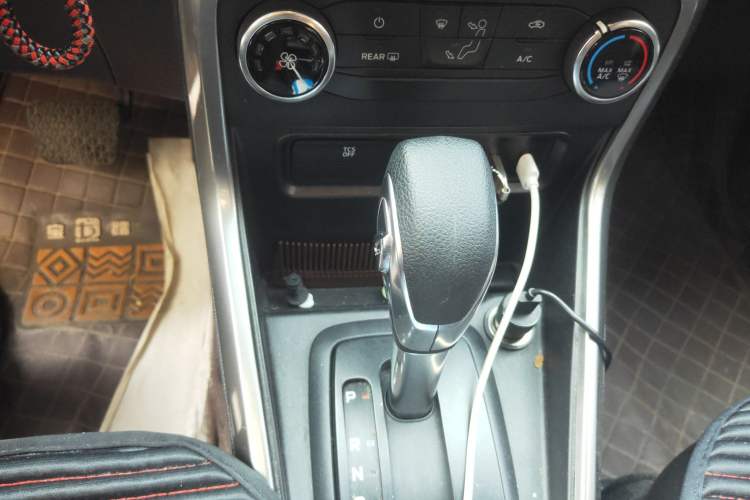 Used Ford EcoSport 2018 1.5L Automatic Platinum Wing Model Gear Lever